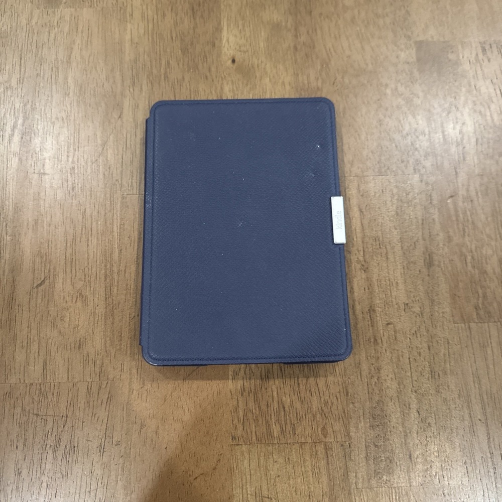 Kindle Paperwhite 6th Generation Wifi 2 Gb With Case (Cord Not Included)